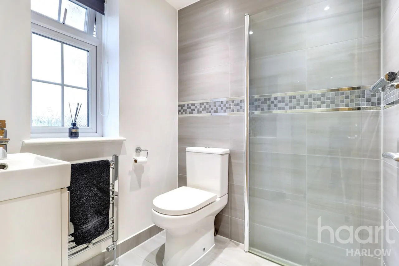 Hollyfield, Harlow, CM19, photo 7