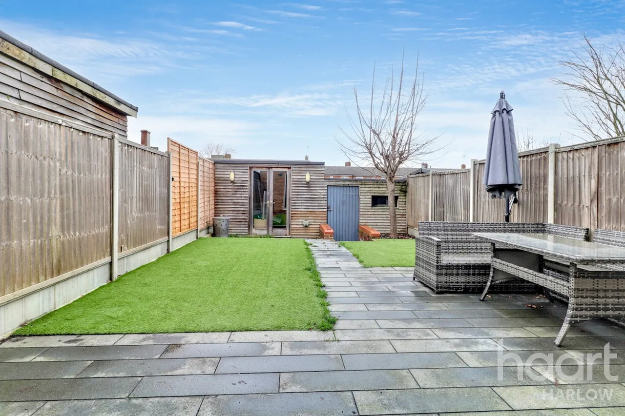 Hollyfield, Harlow, CM19, photo 4