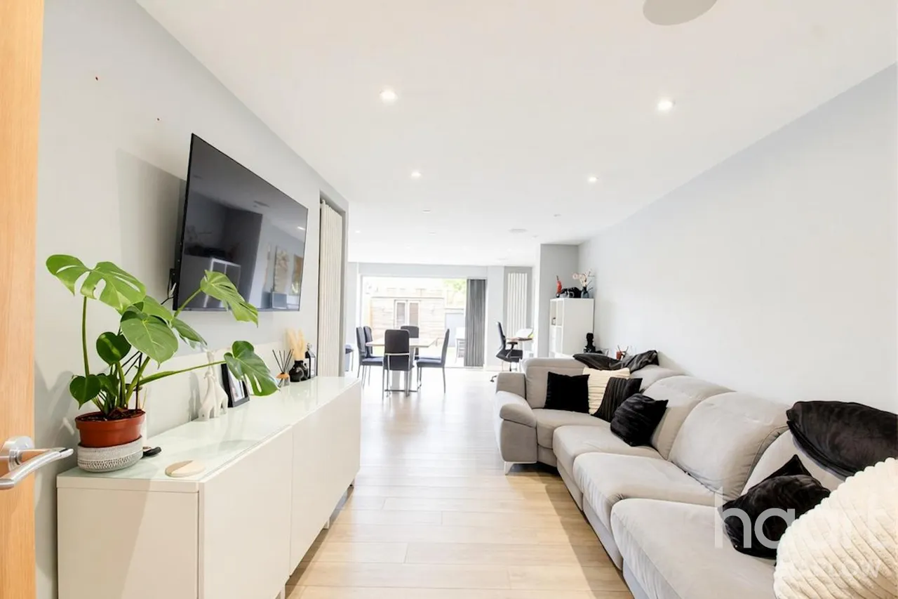 Hollyfield, Harlow, CM19, photo 19