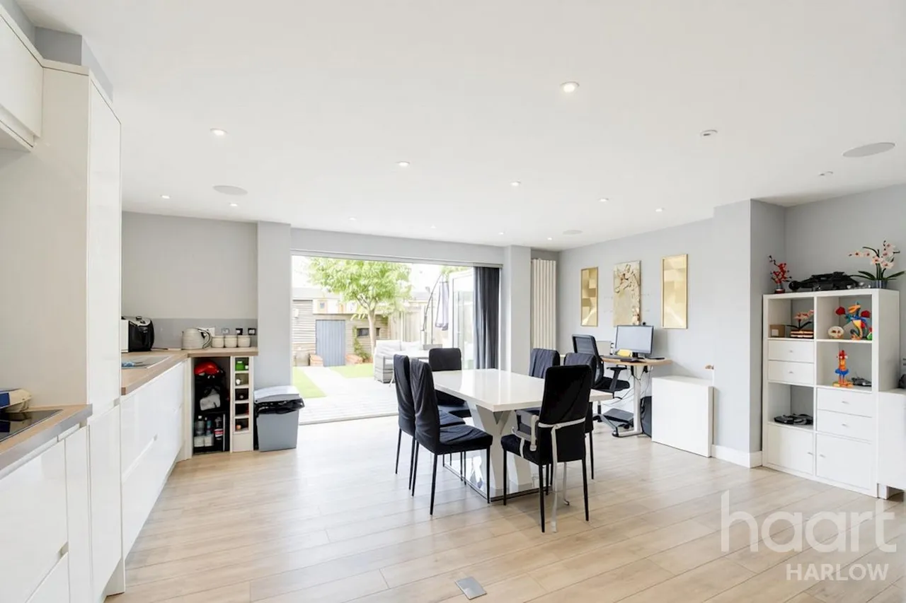 Hollyfield, Harlow, CM19, photo 17