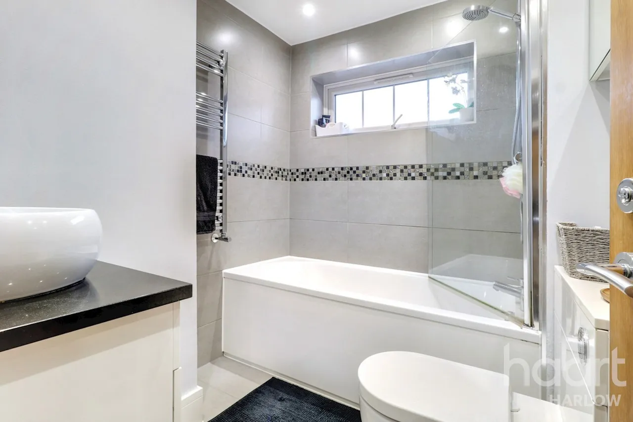 Hollyfield, Harlow, CM19, photo 14