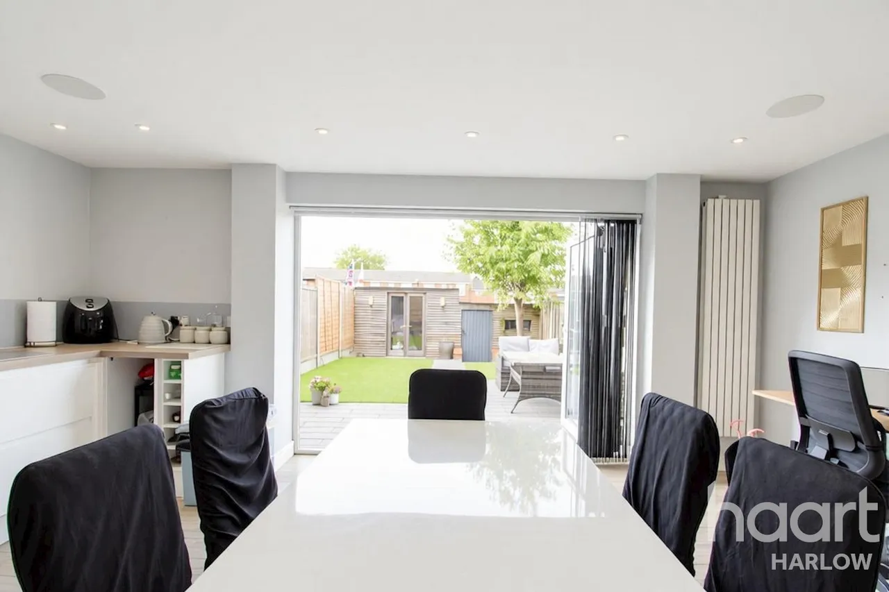 Hollyfield, Harlow, CM19, photo 5