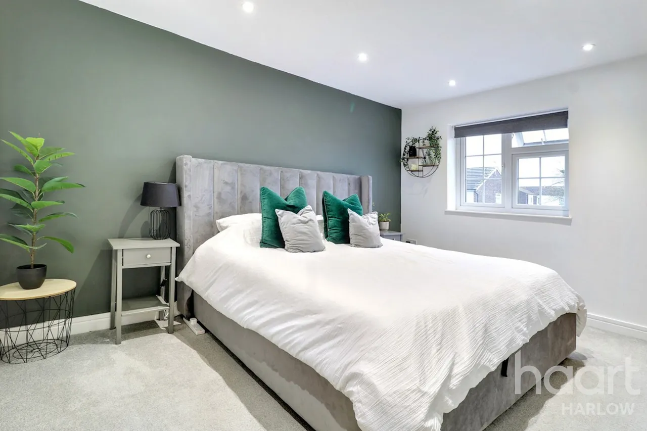 Hollyfield, Harlow, CM19, photo 9