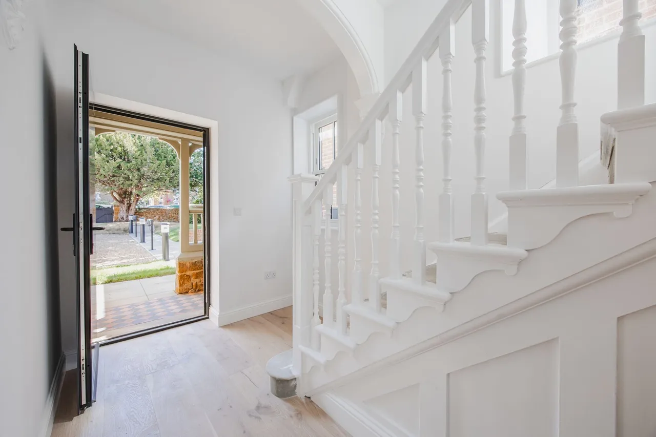 Beautiful Renovated Property within W, photo 4