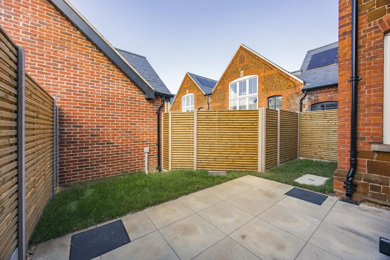 Beautiful Renovated Property within W, photo 5