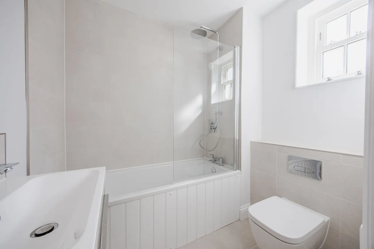 Beautiful Renovated Property within W, photo 7