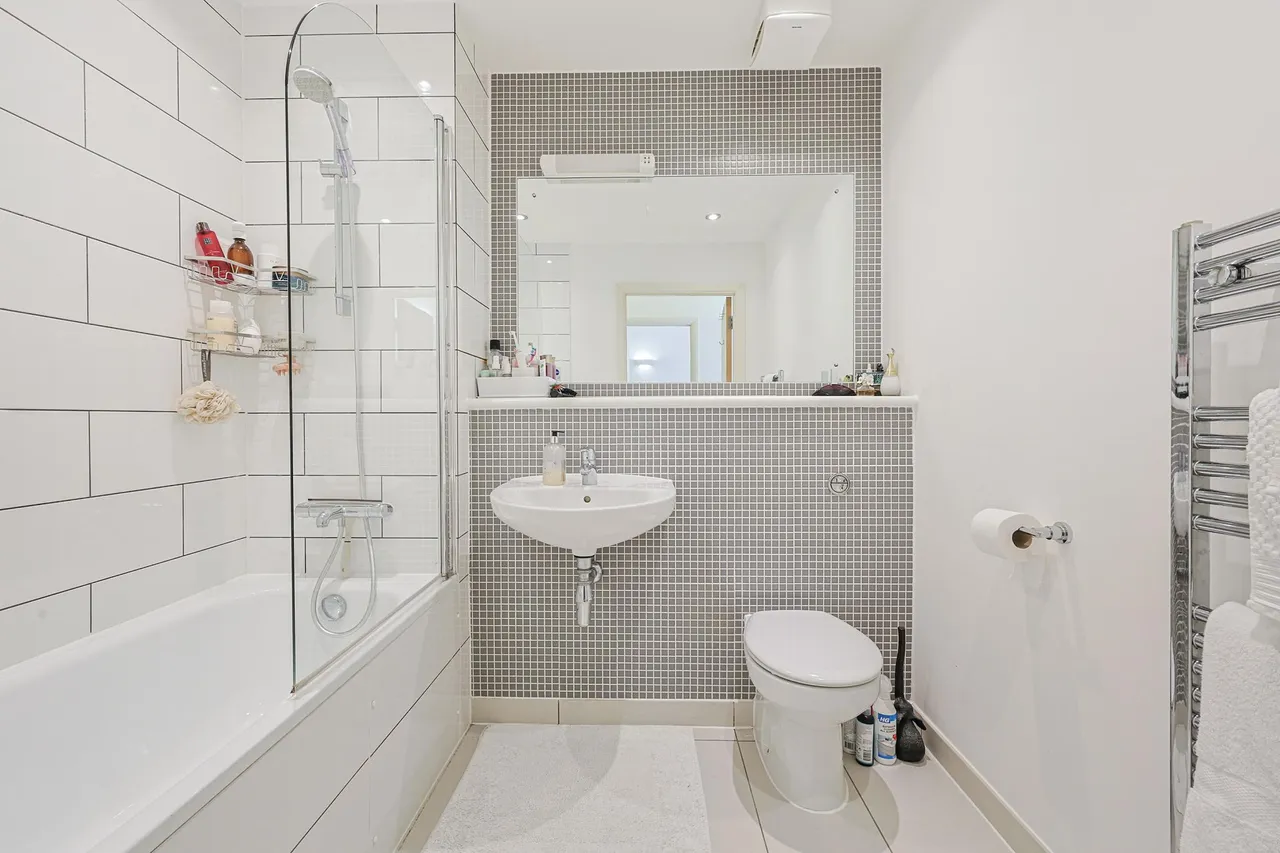 Larden Road, London, W3, photo 16