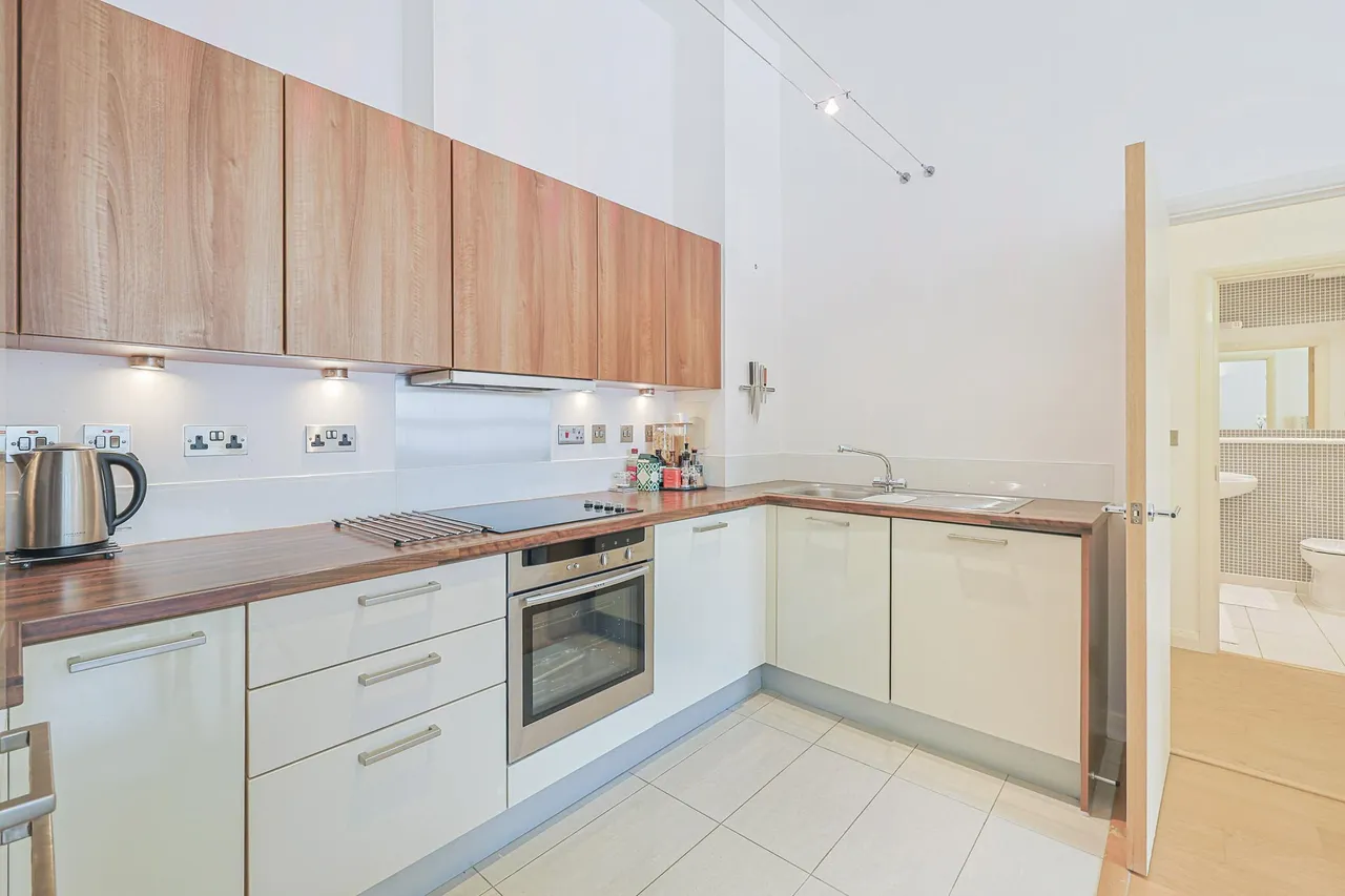 Larden Road, London, W3, photo 12