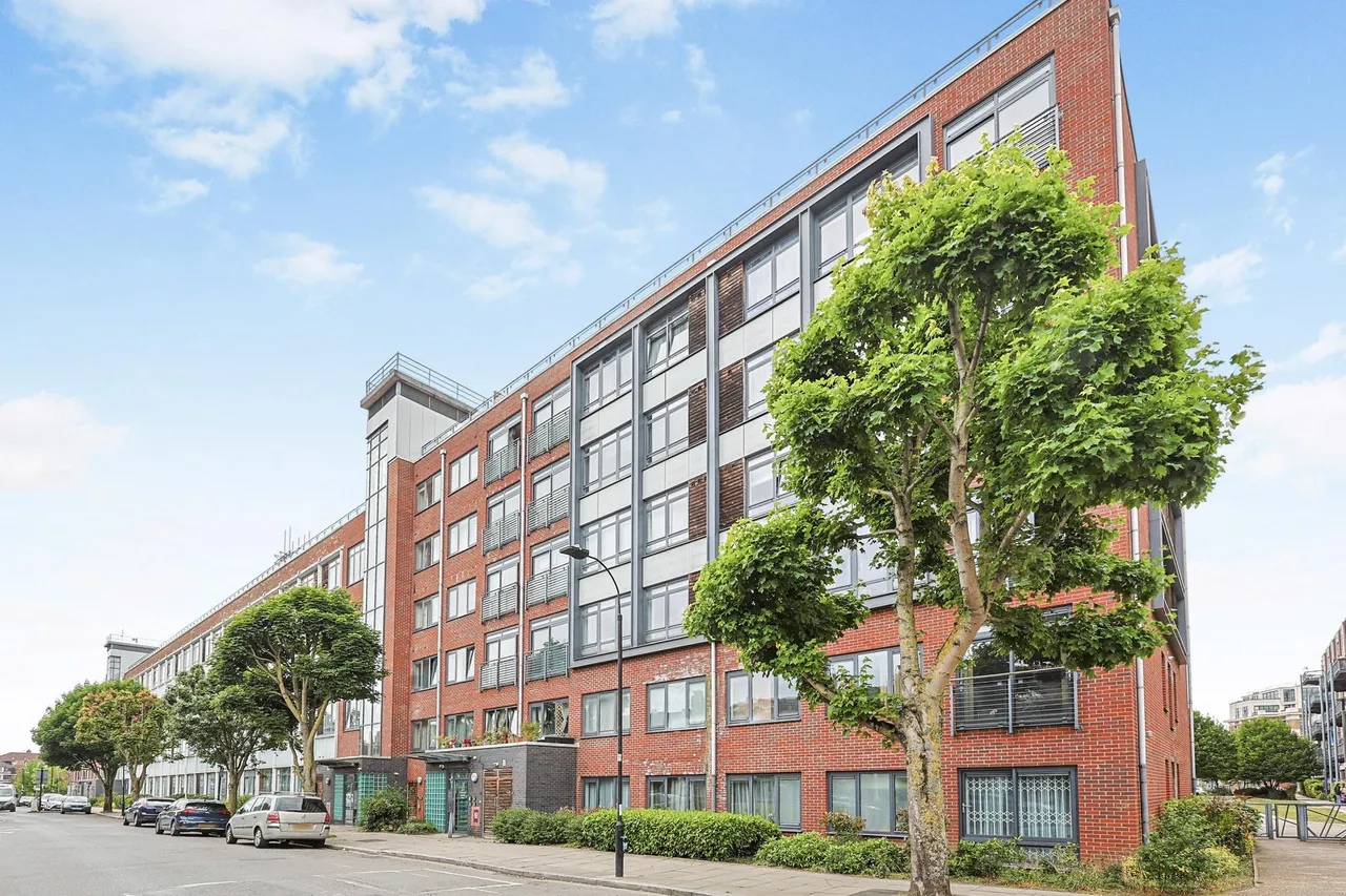 Larden Road, London, W3, photo 17