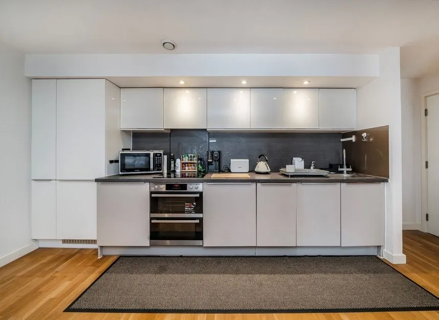 Baltic Avenue, Brentford, TW8, photo 3