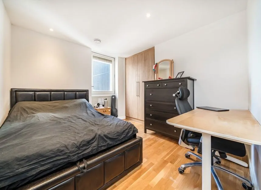 Baltic Avenue, Brentford, TW8, photo 4