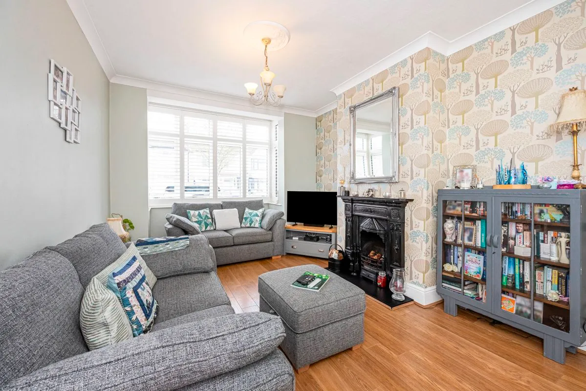 Hazelbrouck Gardens, Ilford, Essex, IG6 2XL, photo 2