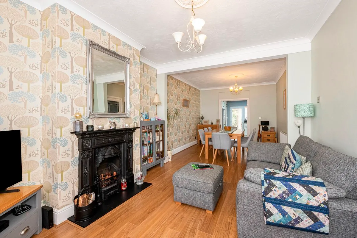Hazelbrouck Gardens, Ilford, Essex, IG6 2XL, photo 3