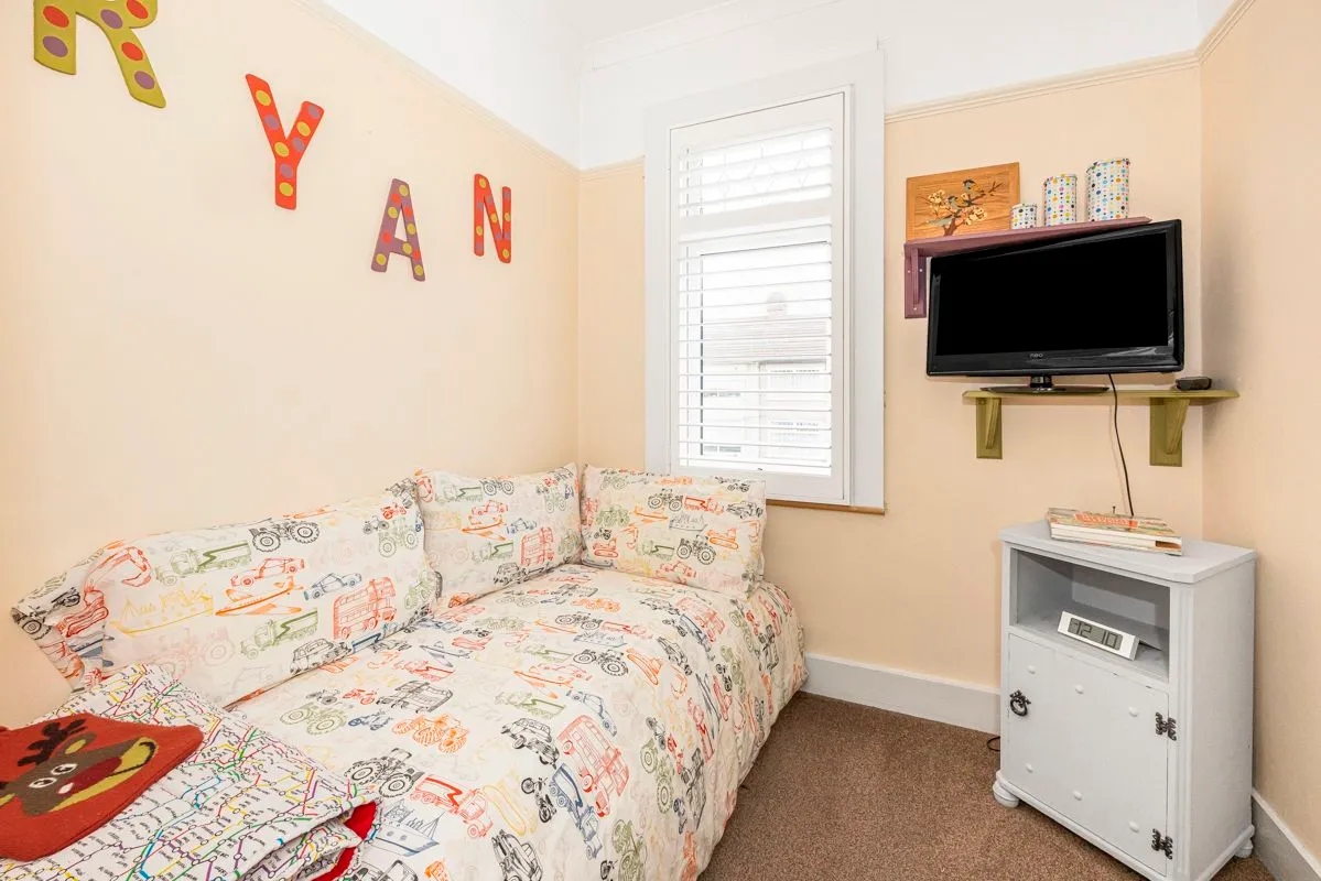 Hazelbrouck Gardens, Ilford, Essex, IG6 2XL, photo 15