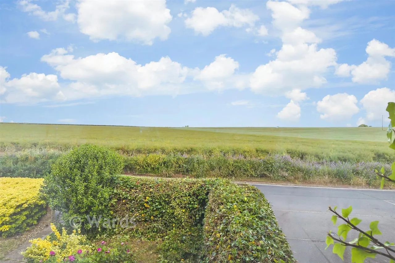 2 bed flat for sale, Avery Way, Allhallows, ME3