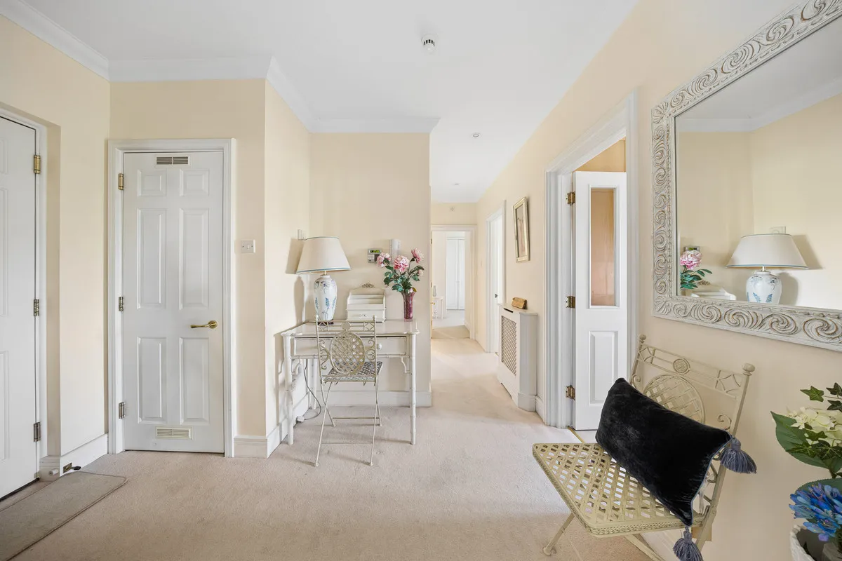Holloway Drive, Virginia Water, GU25, photo 5