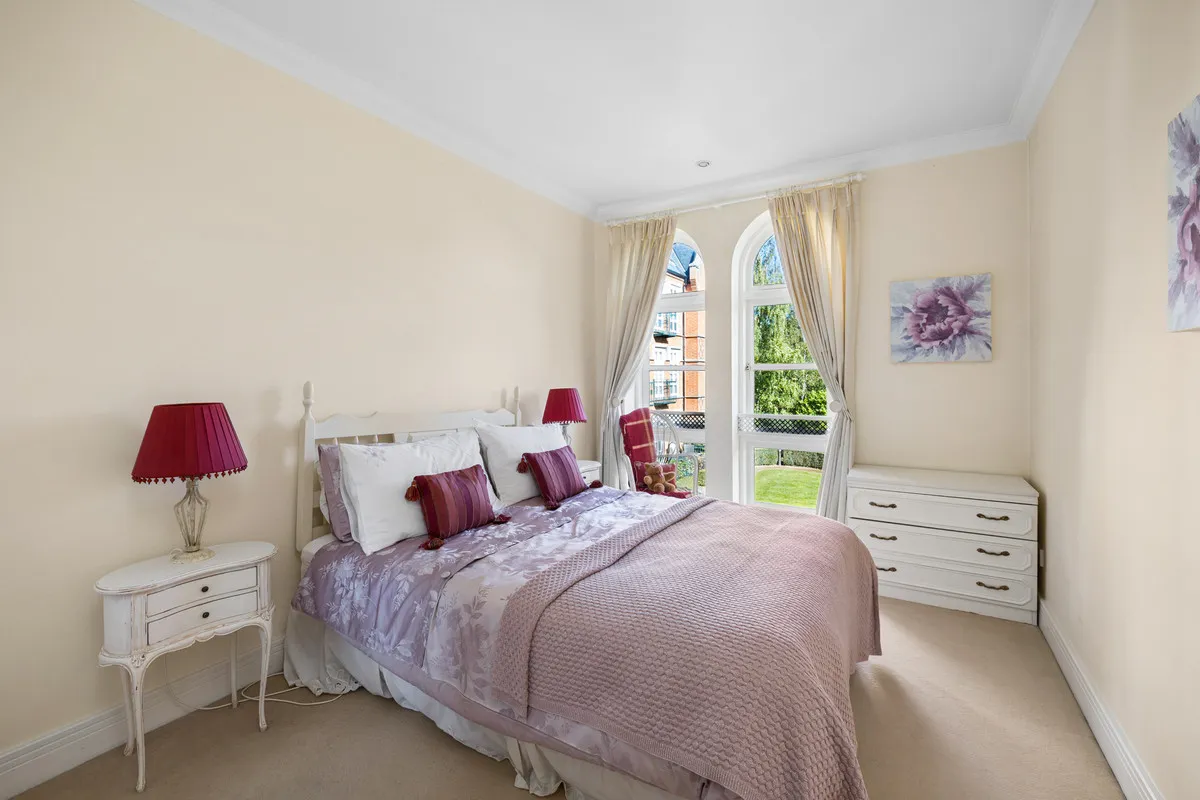 Holloway Drive, Virginia Water, GU25, photo 12