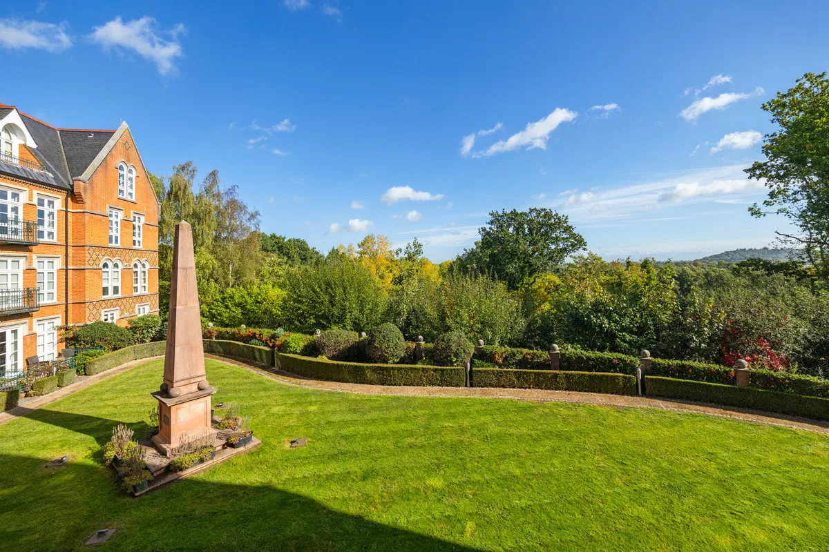 Holloway Drive, Virginia Water, GU25, photo 17