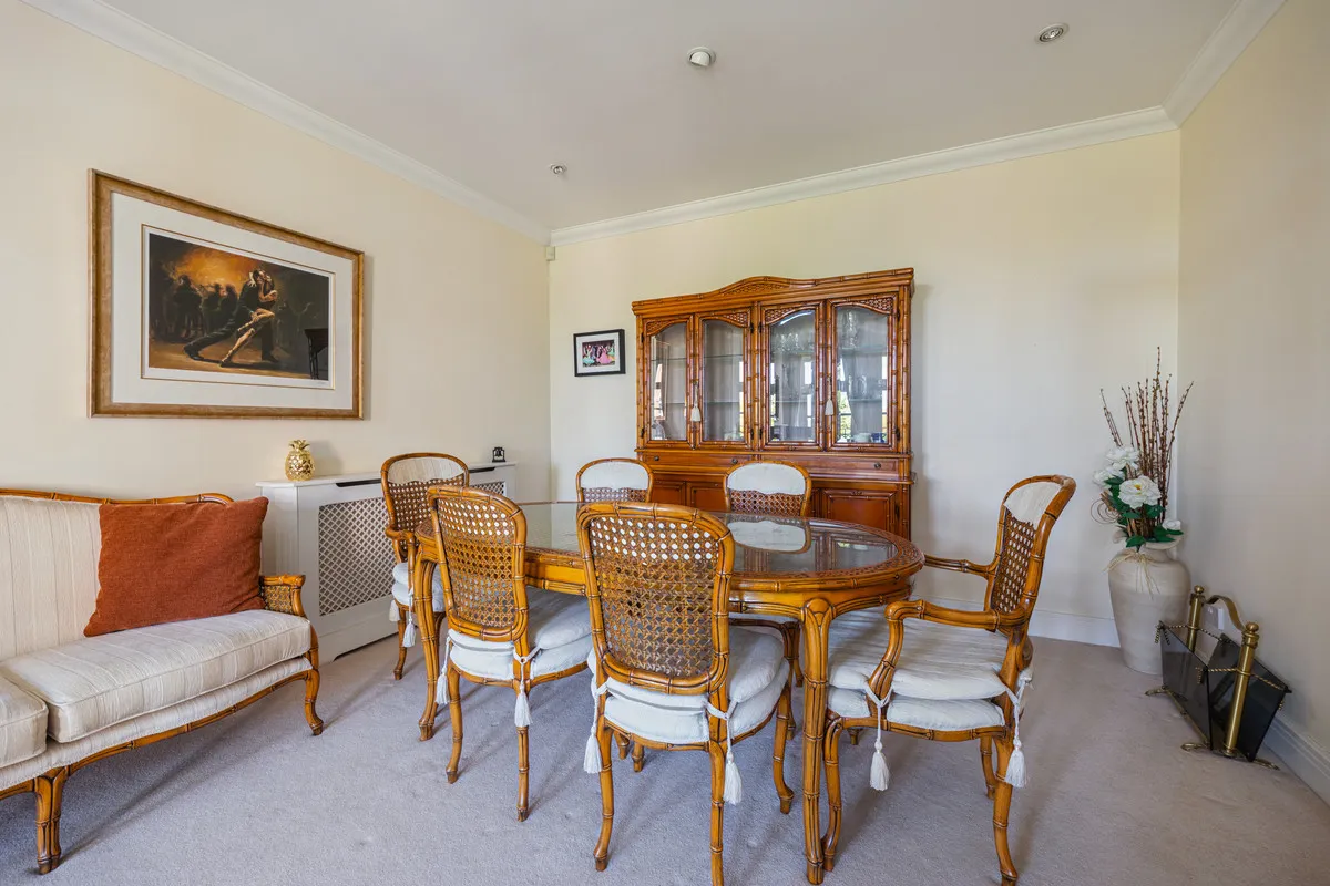 Holloway Drive, Virginia Water, GU25, photo 9