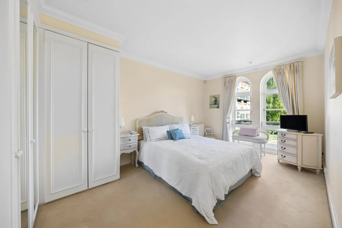 Holloway Drive, Virginia Water, GU25, photo 14