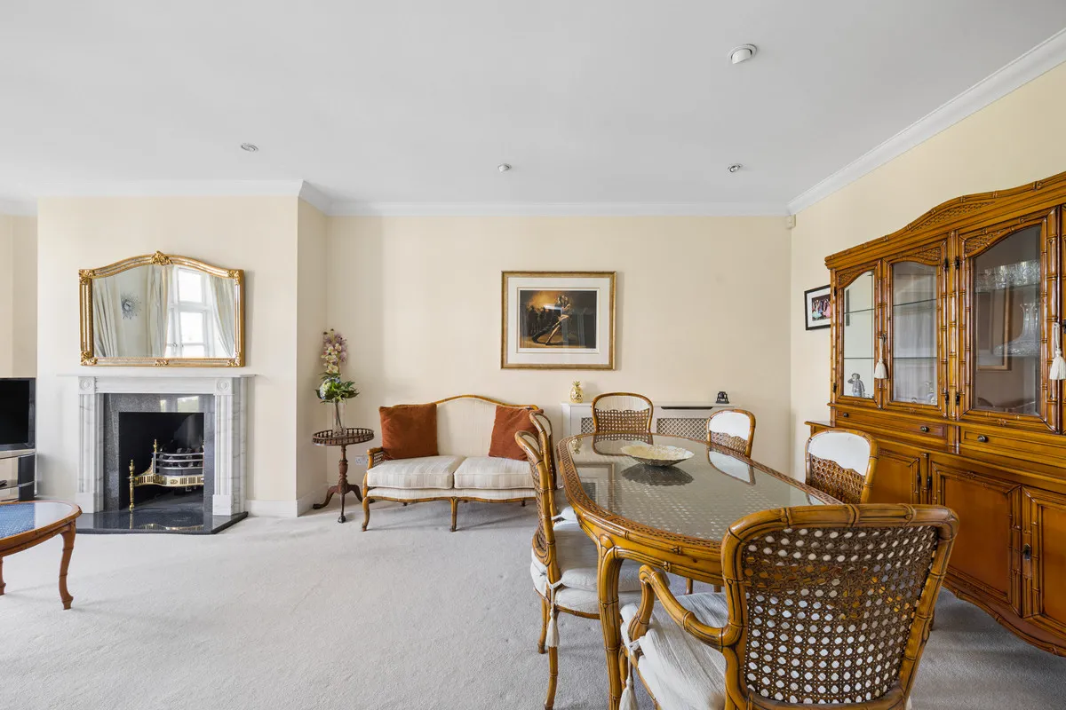 Holloway Drive, Virginia Water, GU25, photo 8