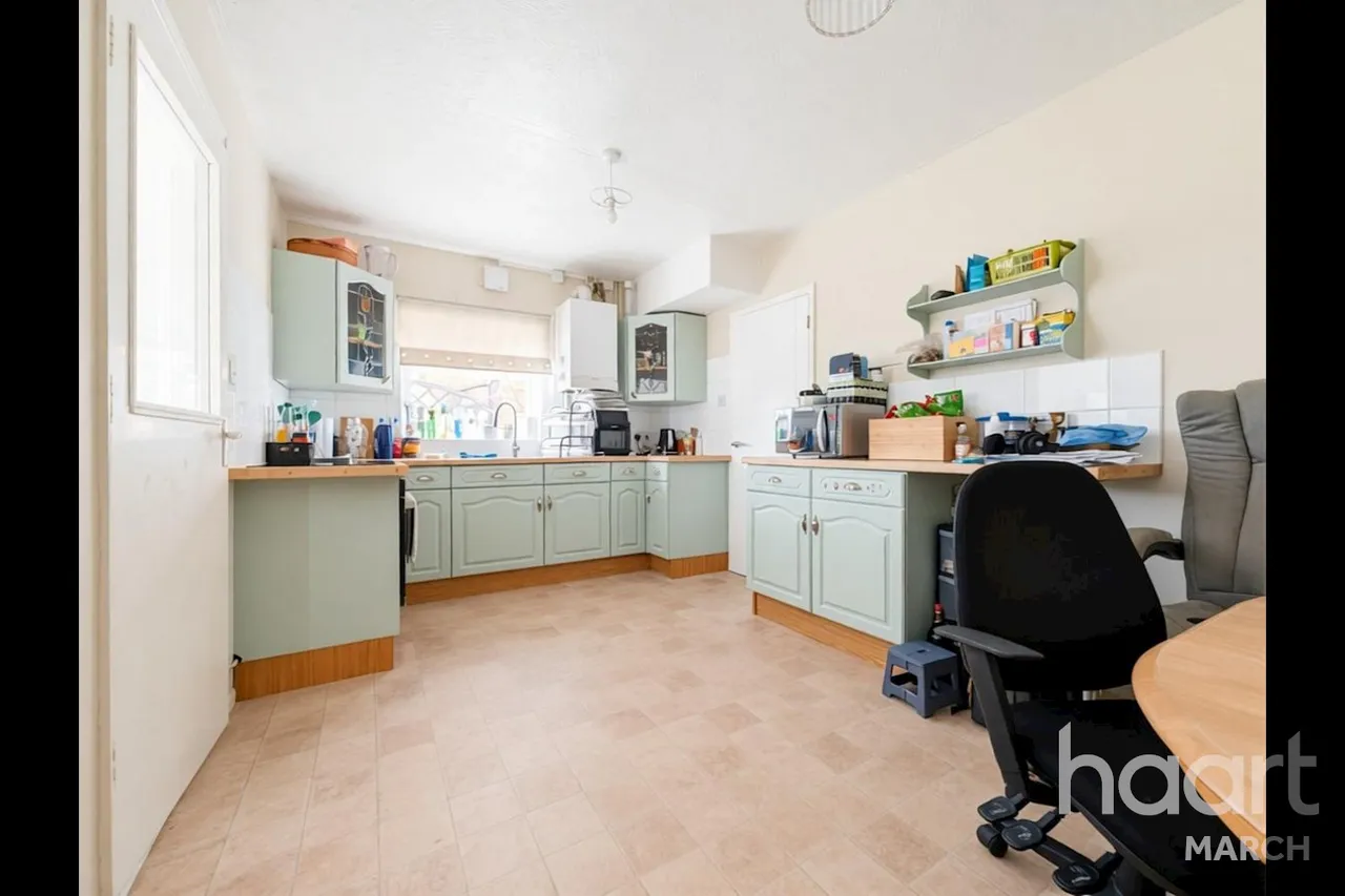 Burnsfield Estate, Chatteris, PE16, photo 4