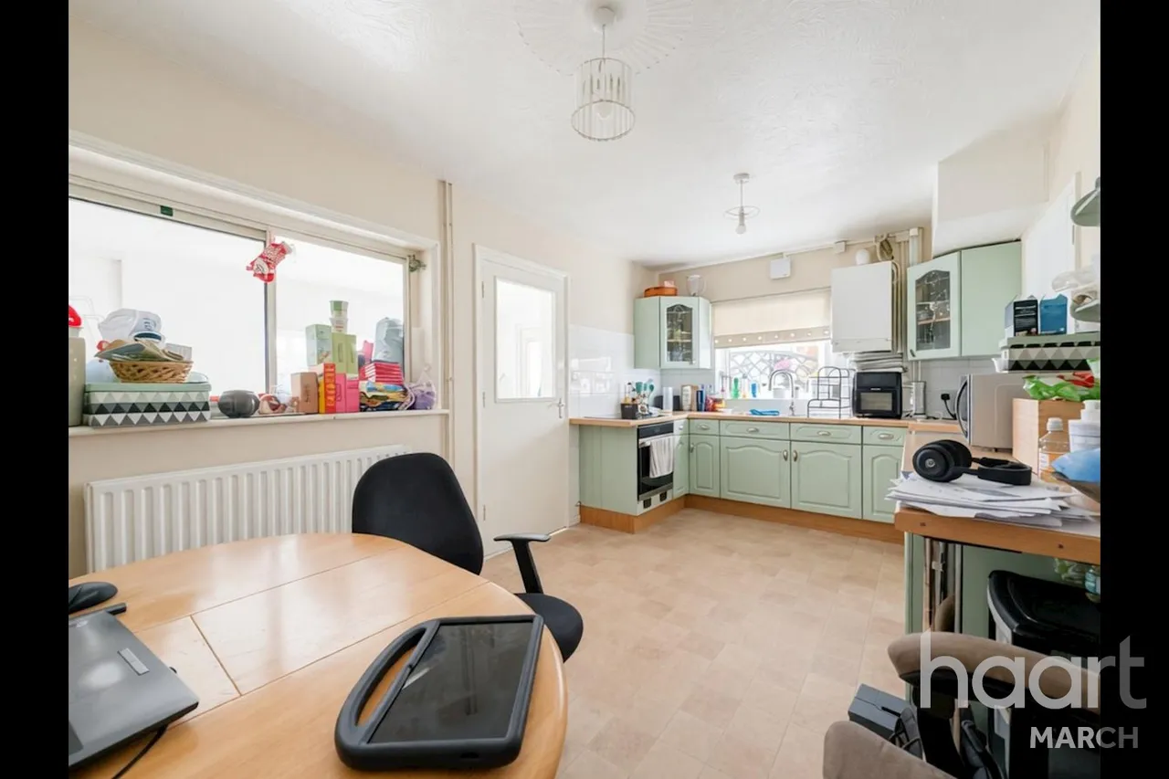 Burnsfield Estate, Chatteris, PE16, photo 8