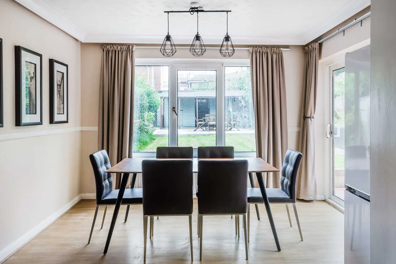 Martin Road, Guildford, GU2 9NX, photo 2