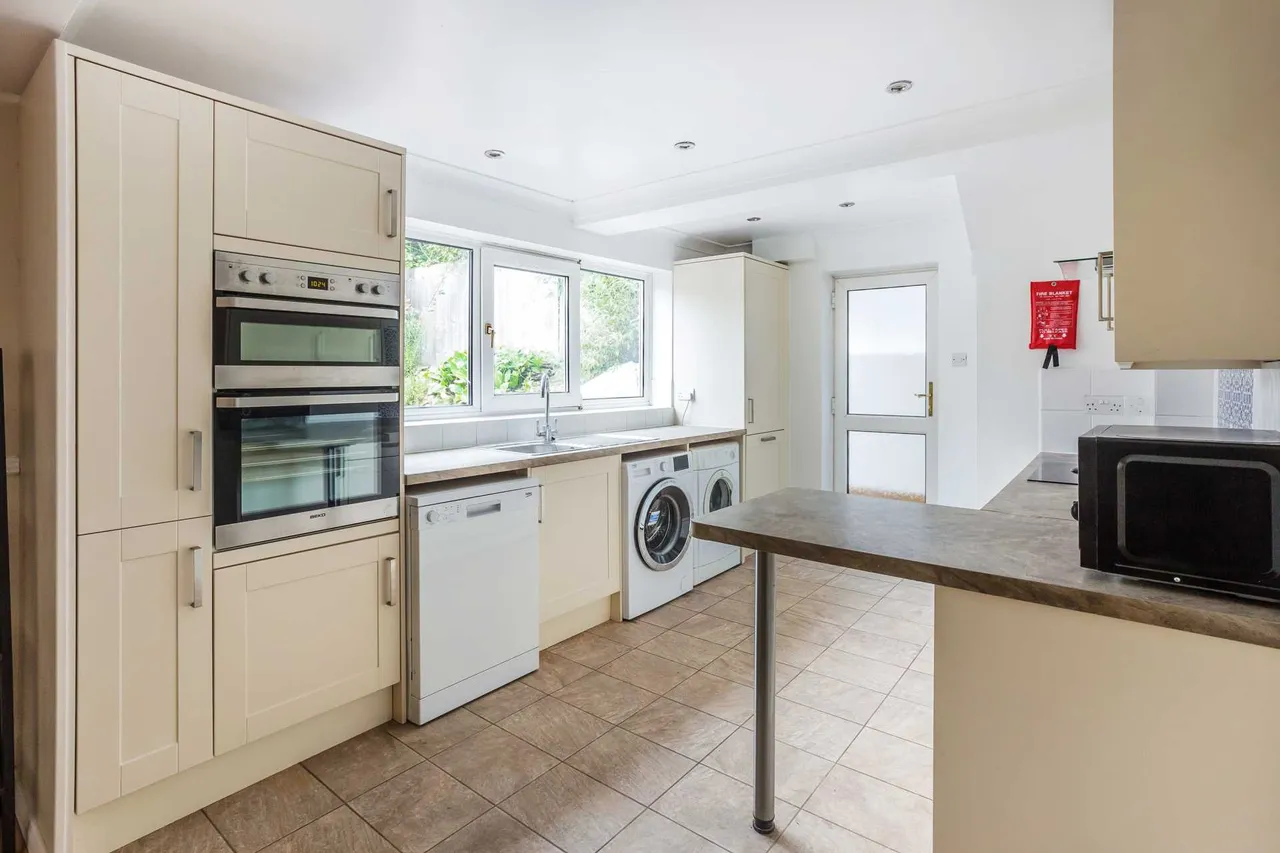 Martin Road, Guildford, GU2 9NX, photo 12