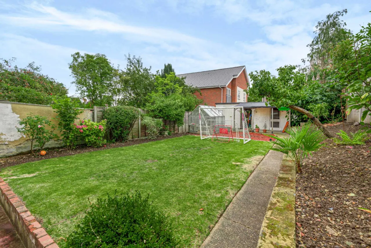 Martin Road, Guildford, GU2 9NX, photo 16