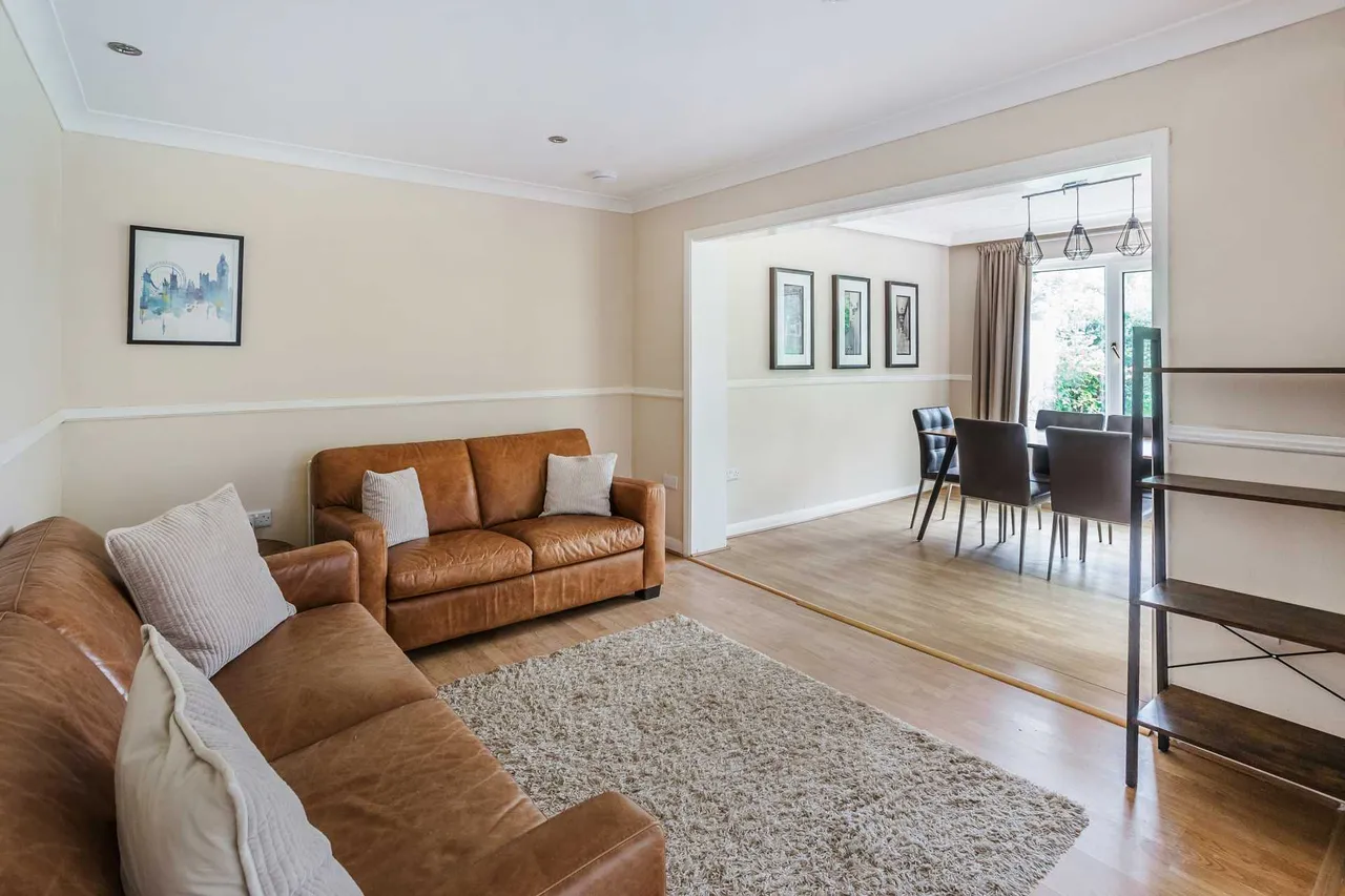 6 bed house to rent — Martin Road, Guildford, GU2 9NX
