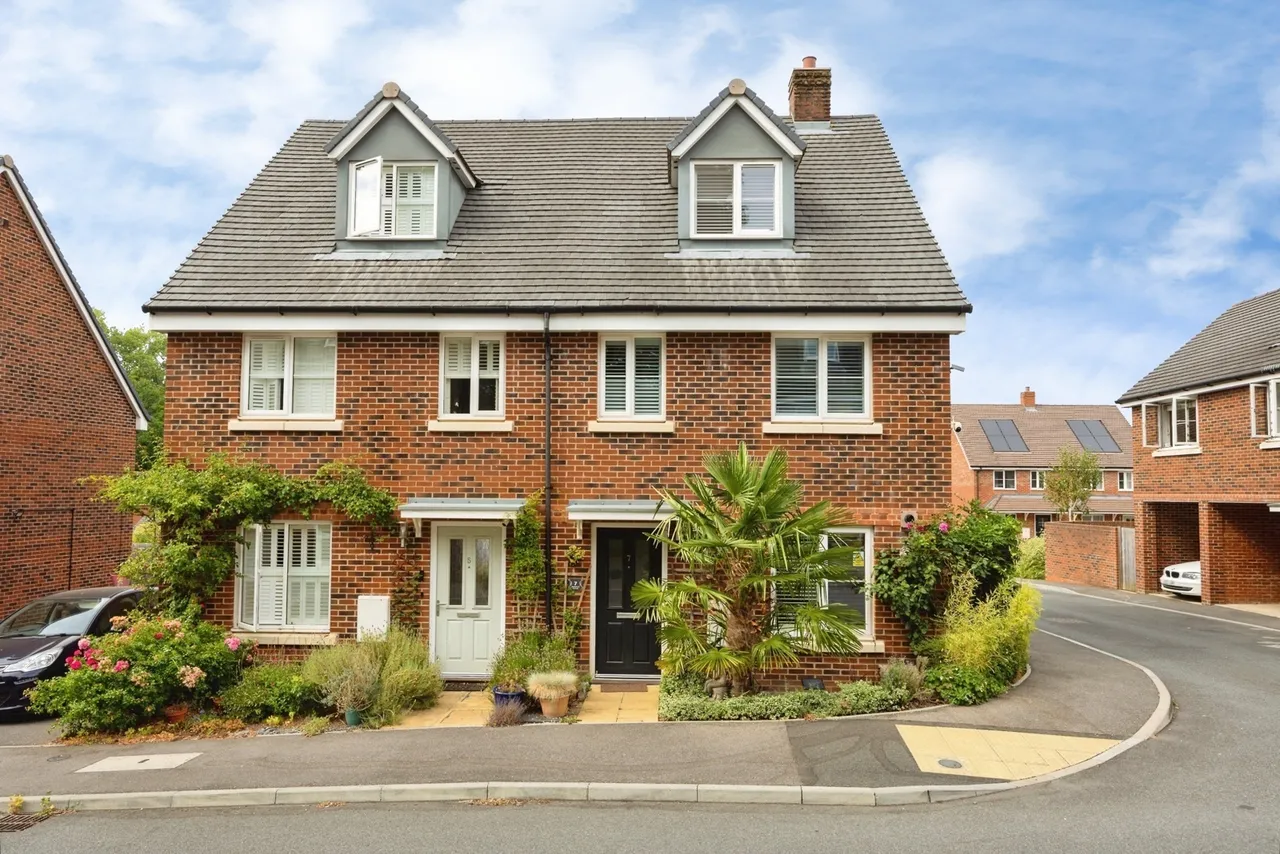 3 bed house for sale, Brickwork Avenue, Liphook, GU30