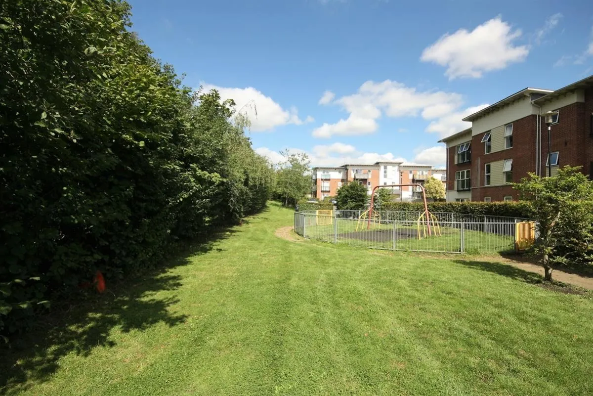 Park View Road, Leatherhead, KT22, photo 10