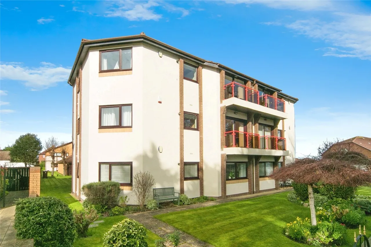 2 bed flat for sale, Llannerch Court, Rhos on Sea, LL28