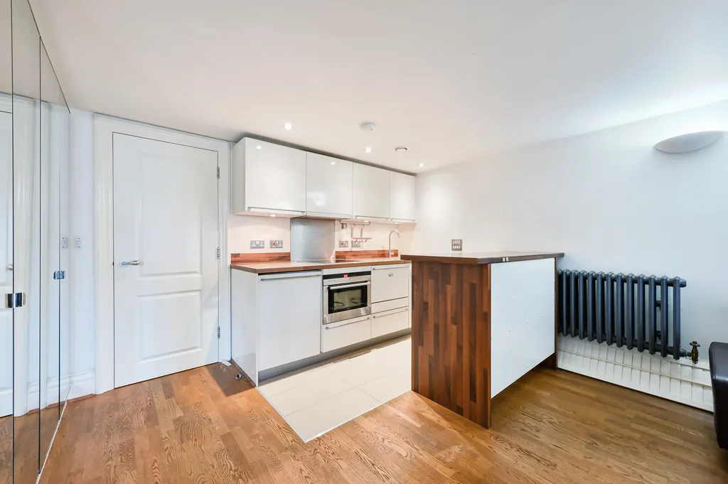 Battersea Park Road, London, SW11, photo 2