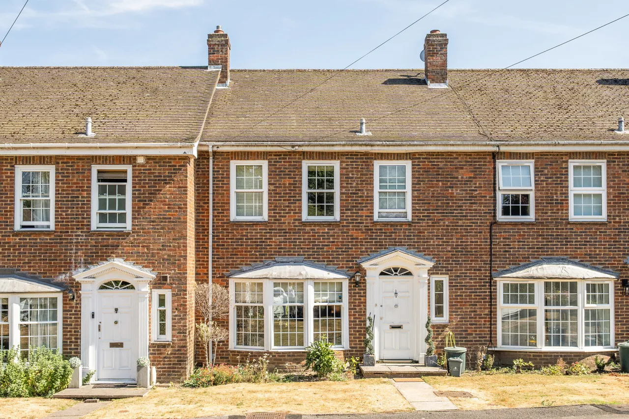 2 bed house for sale, Rising Hill Close, Northwood, HA6