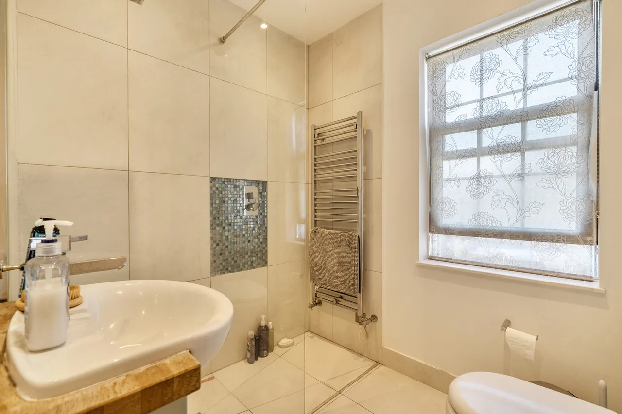 Rising Hill Close, Northwood, HA6, photo 13