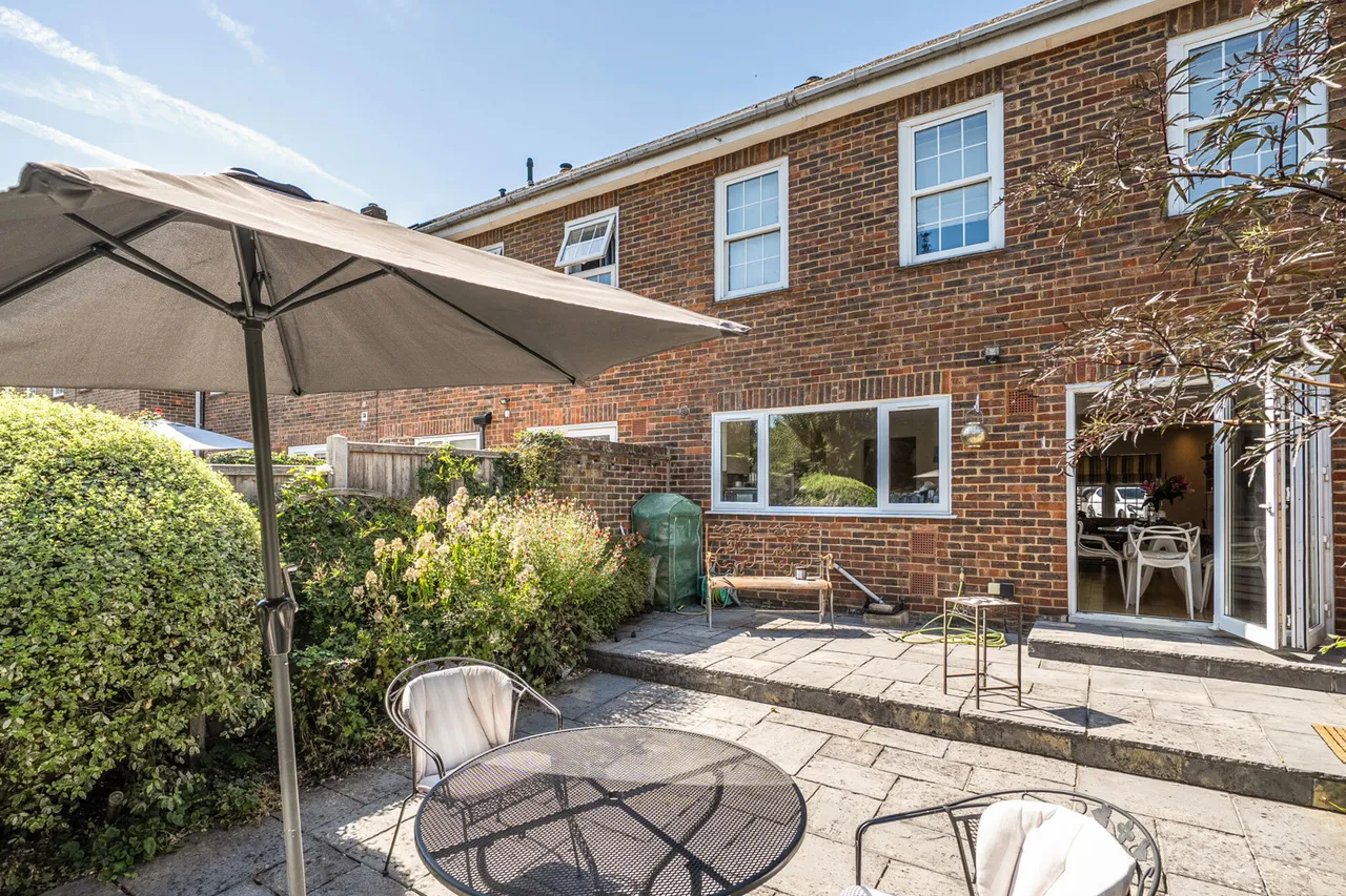 Rising Hill Close, Northwood, HA6, photo 16