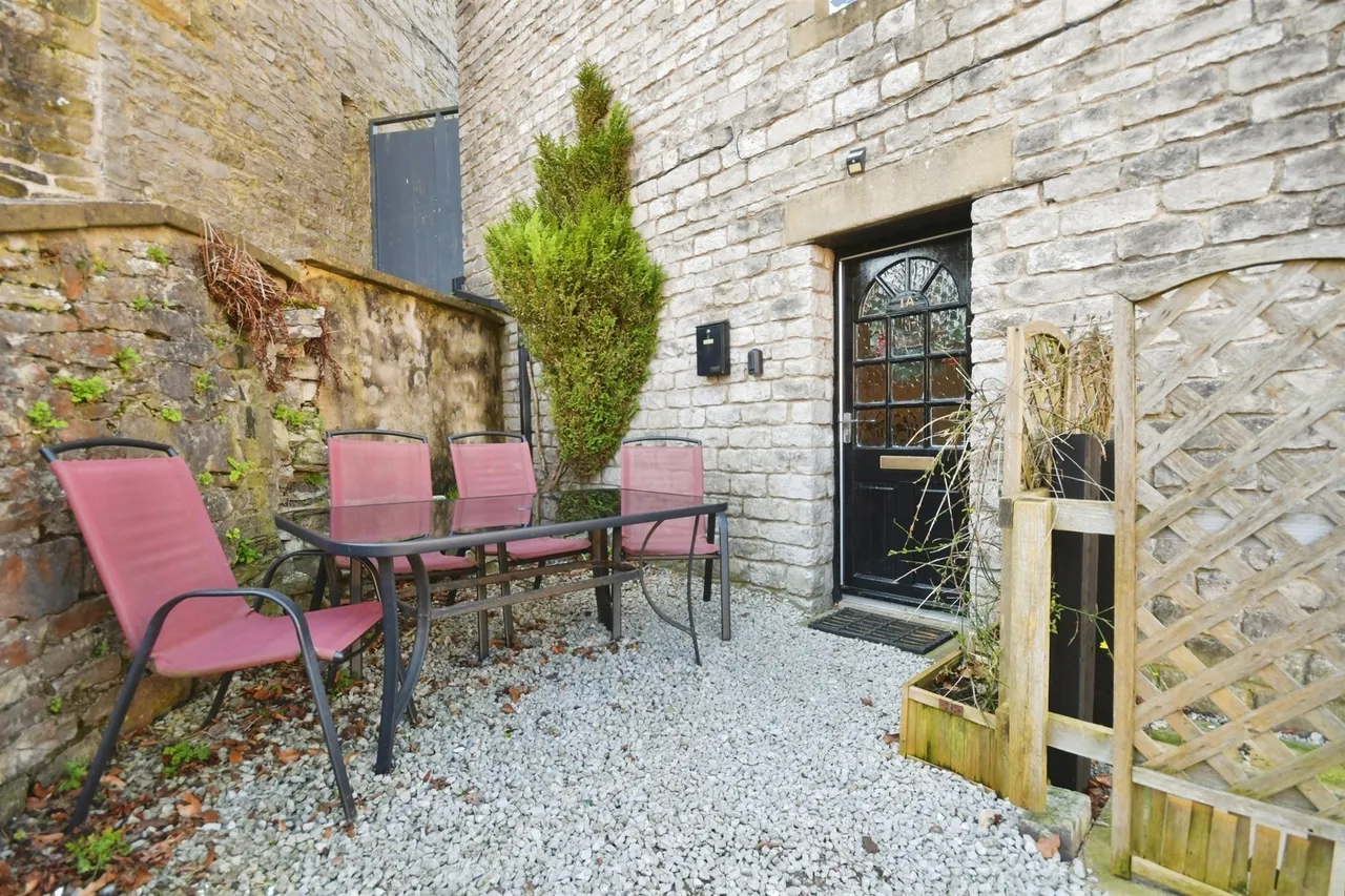 Market Square, Tideswell, SK17, photo 14