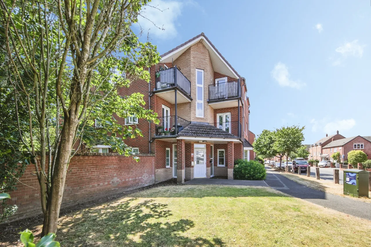 2 bed flat for sale, Spruce Road, Nuneaton, CV10