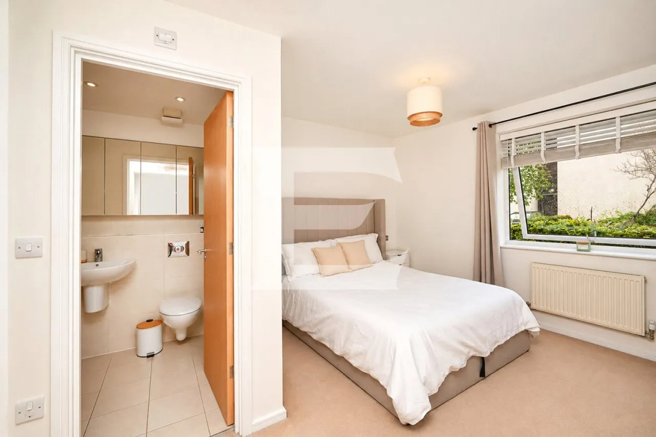 Peacock Close, Mill Hill, NW7, photo 13