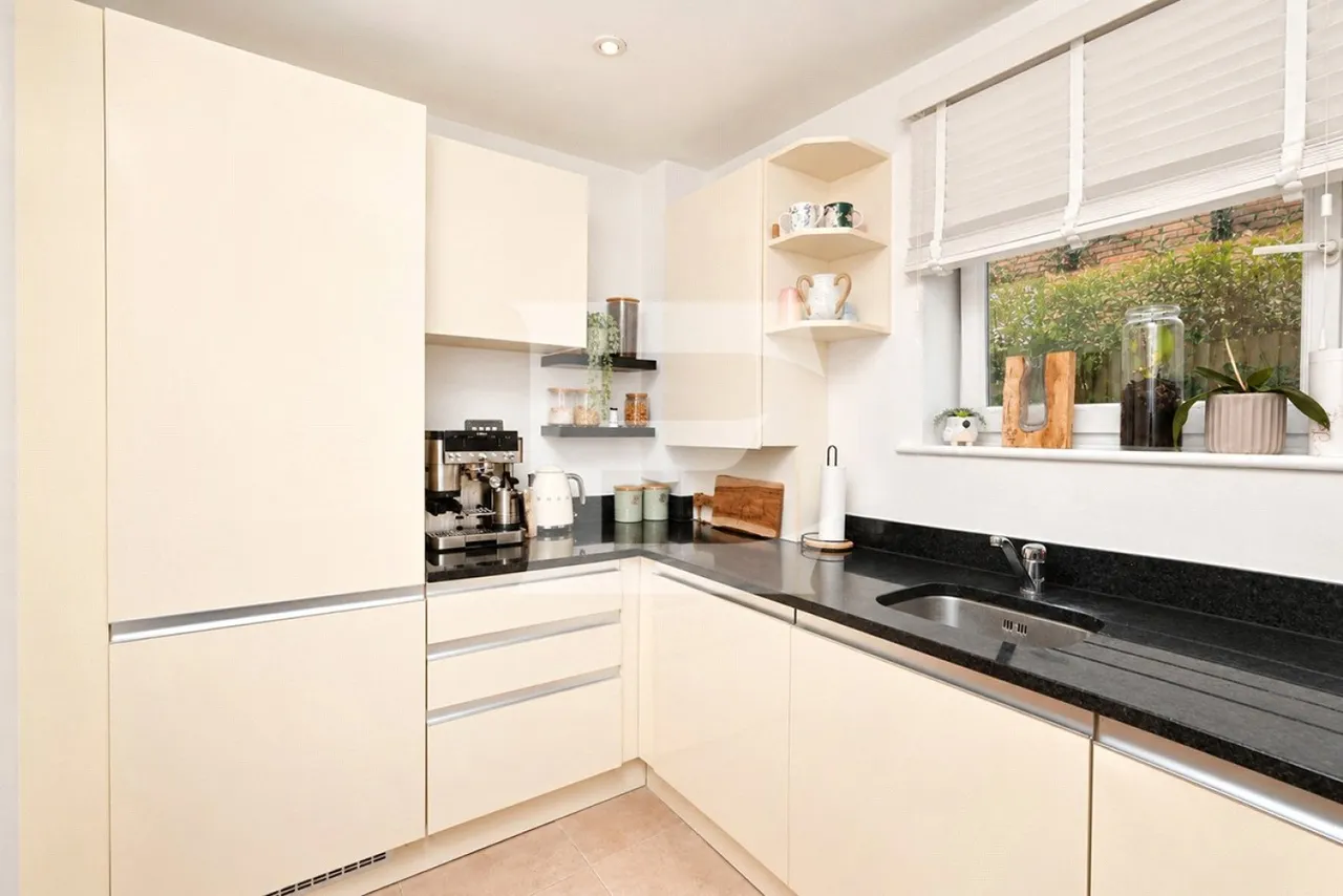 Peacock Close, Mill Hill, NW7, photo 12