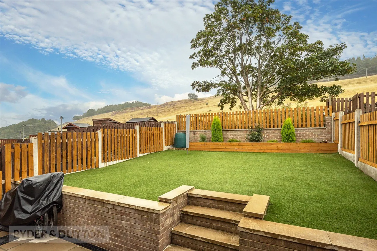 Kinder Avenue, Cowlersley, HD4, photo 17