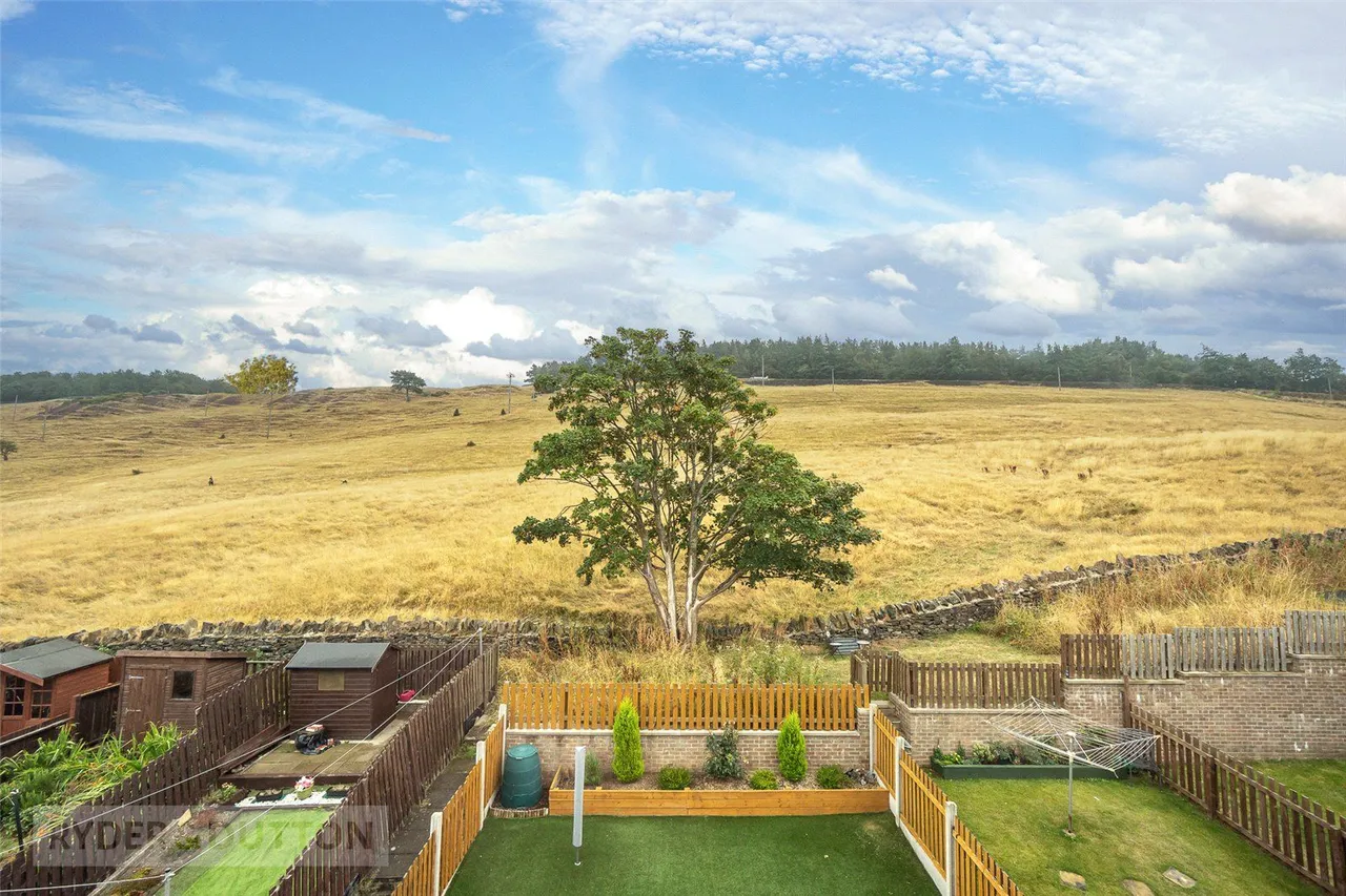 Kinder Avenue, Cowlersley, HD4, photo 2