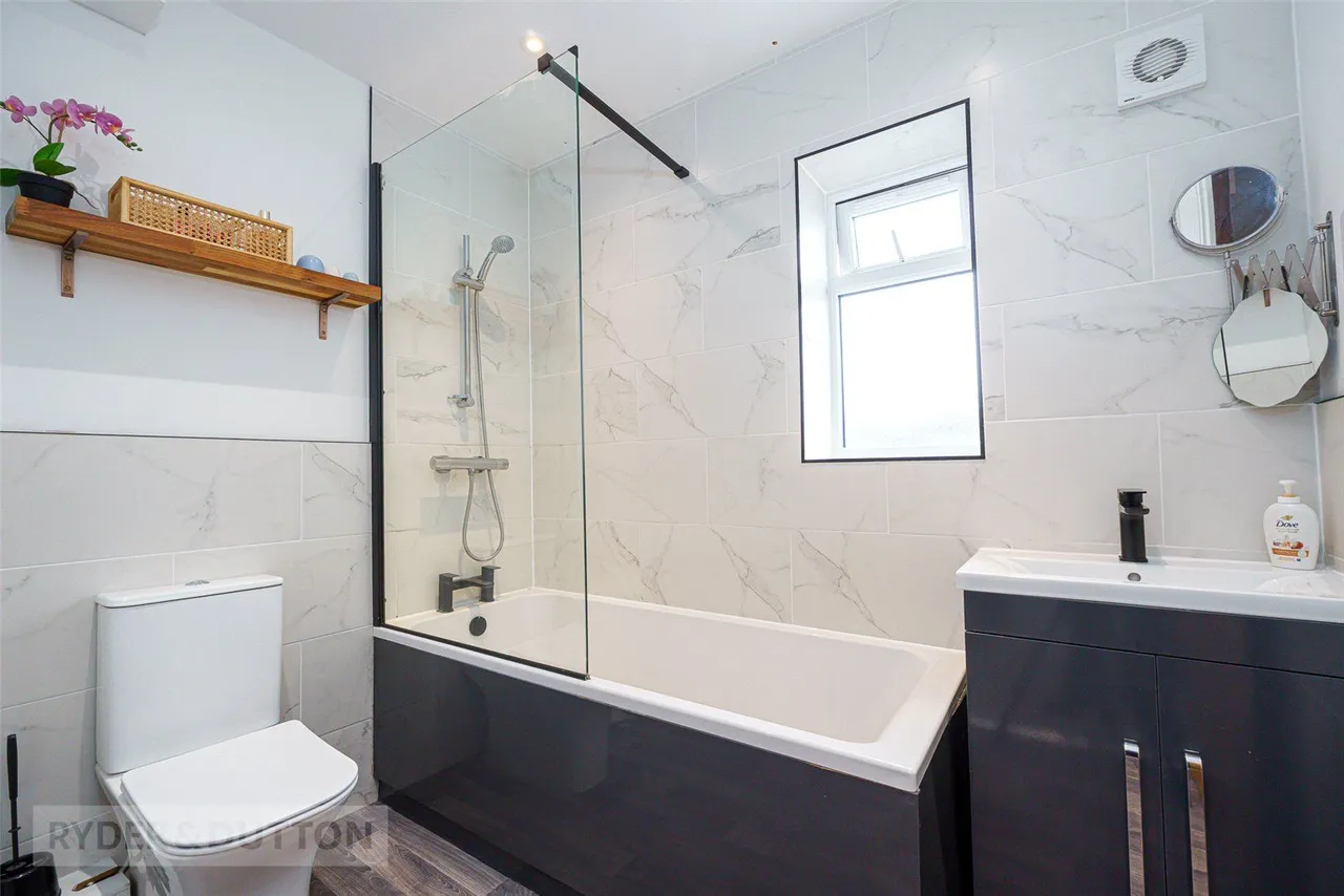 Kinder Avenue, Cowlersley, HD4, photo 16