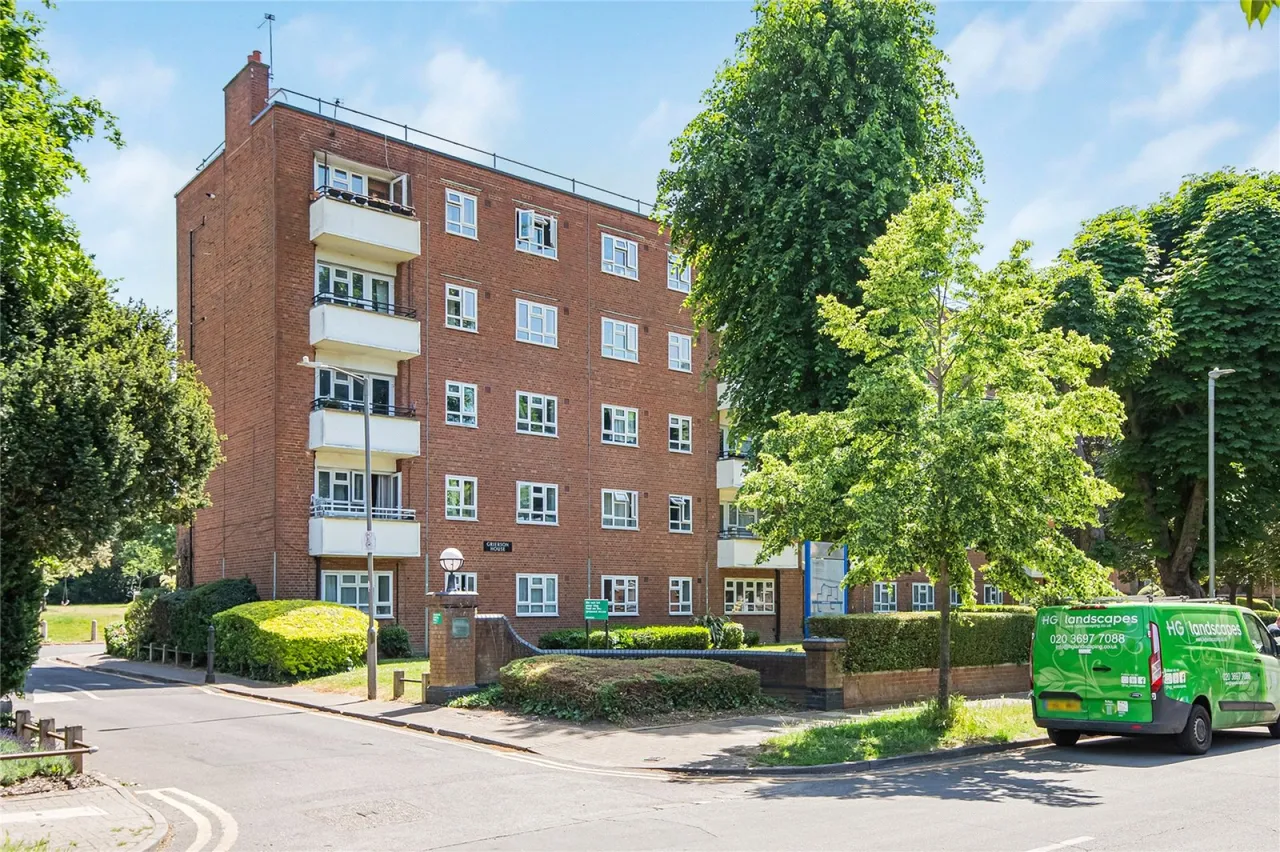 3 bed flat for sale — Grierson House, Aldrington Road, Furzedown