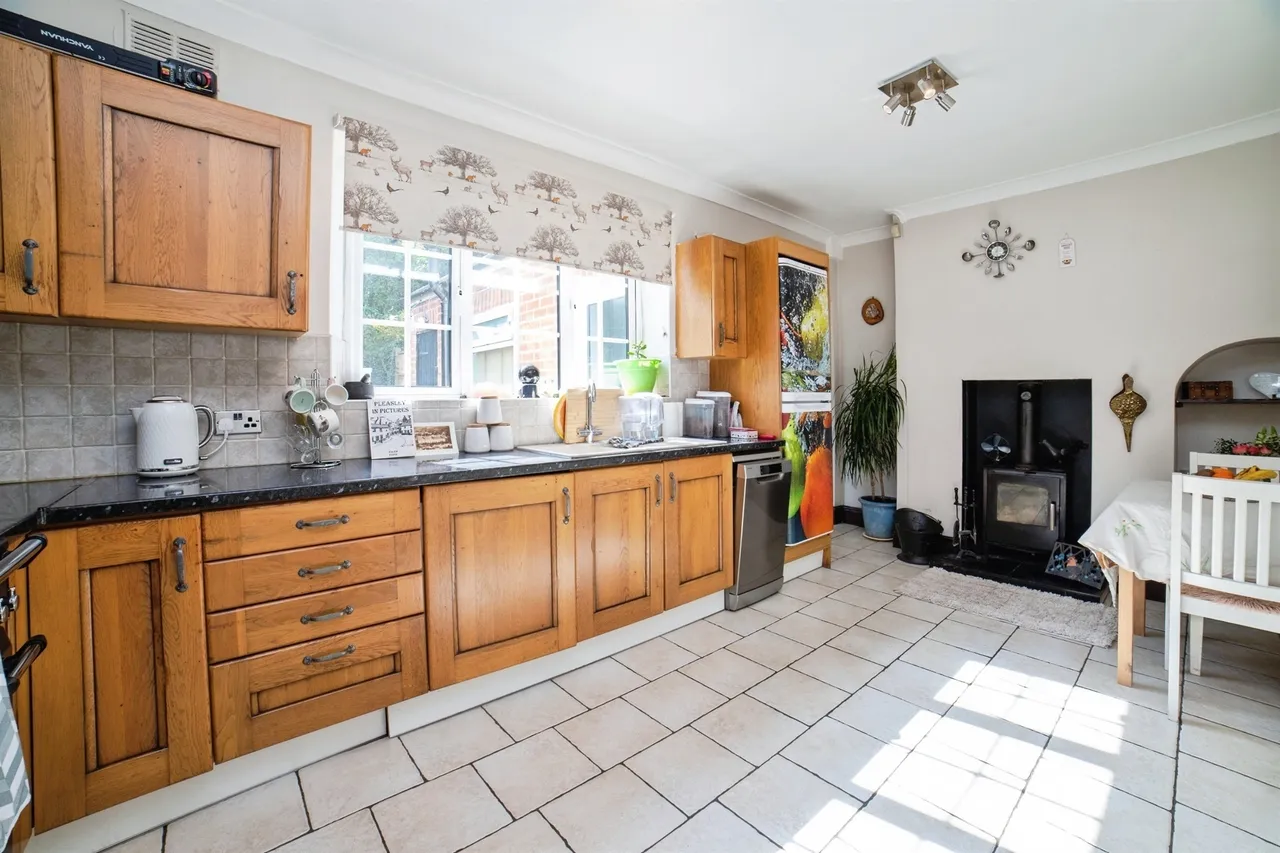 Chesterfield Road, Pleasley, NG19, photo 4