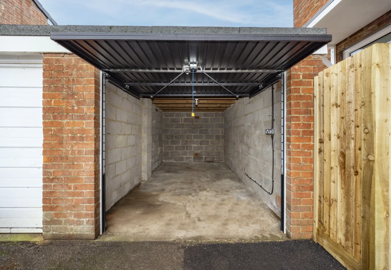 Brickley Lane, Devizes, SN10, photo 8