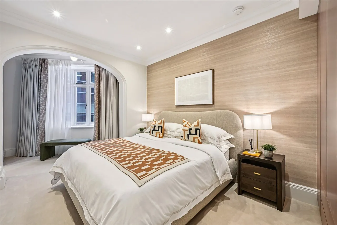 Stratton Street, London, W1J, photo 11