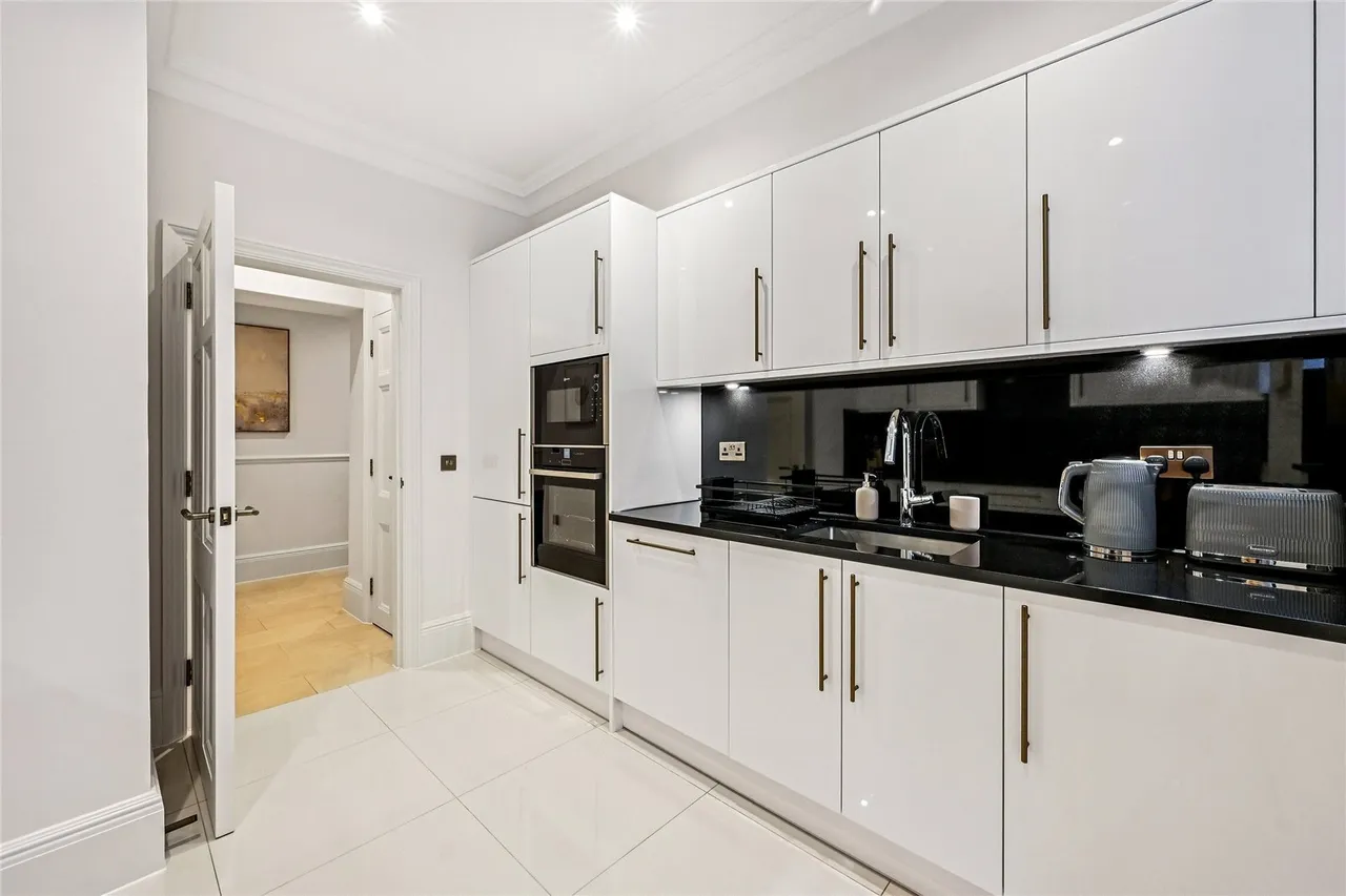 Stratton Street, London, W1J, photo 6